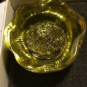 Tittot yellow fine crystal paperweight